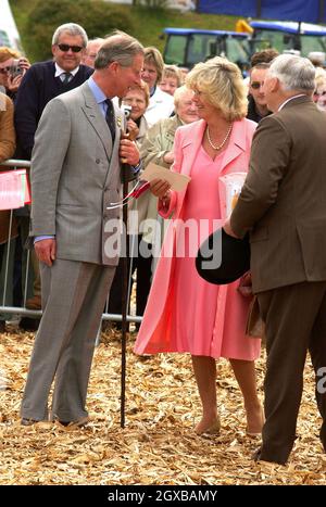 Prinz Charles, Schirmherr der Devon County Agricultural Association, und Camilla Herzogin von Cornwall besuchen die Devon County Show, die jetzt in ihrem 110. Jahr stattfindet. Anwar Hussein/allactiondigital.com Stockfoto