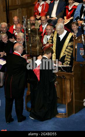 Prinz William während seiner Abschlussfeier in St. Andrews, Donnerstag, 23. Juni 2005. William erhielt einen 2:1 in Geographie nach vier Jahren Studium für seinen Master of Arts. Anwar Hussein/allactiondigital.com Stockfoto