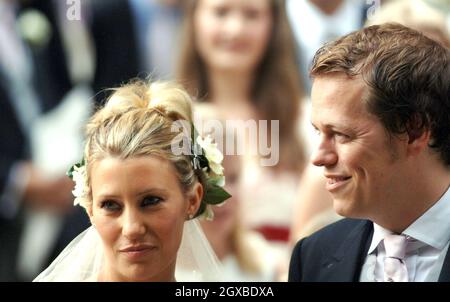 Tom Parker-Bowles und seine neue Frau verlassen die St. Nicholkirche nach ihrer Hochzeitszeremonie in Henley-on-Thames, England. Anwar Hussein/allactiondigital.com Stockfoto