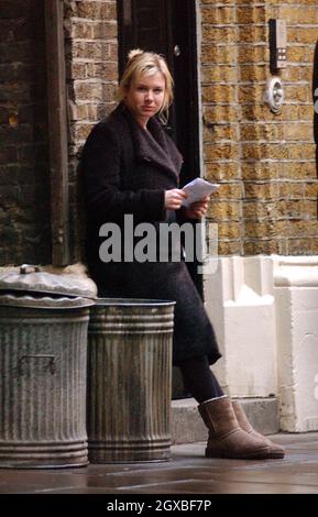 Renee Zellweger filmt die Fortsetzung von Bridget Jones Diary „The Edge of Reason“ in Borough Market, London. Stockfoto