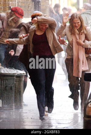 Renee Zellweger und Colin Firth drehen die Fortsetzung von Bridget Jones Diary „The Edge of Reason“ im Londoner Borough Market. Stockfoto