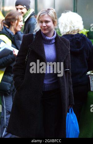 Renee Zellweger filmt die Fortsetzung von Bridget Jones Diary „The Edge of Reason“ in Borough Market, London. Stockfoto