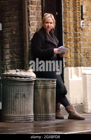 Renee Zellweger filmt die Fortsetzung von Bridget Jones Diary „The Edge of Reason“ in Borough Market, London. Stockfoto