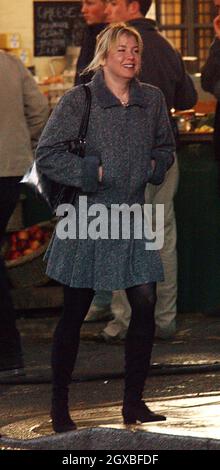 Renee Zellweger filmt die Fortsetzung von Bridget Jones Diary „The Edge of Reason“ in Borough Market, London. Stockfoto