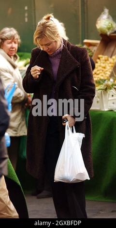 Renee Zellweger filmt die Fortsetzung von Bridget Jones Diary „The Edge of Reason“ in Borough Market, London. Stockfoto