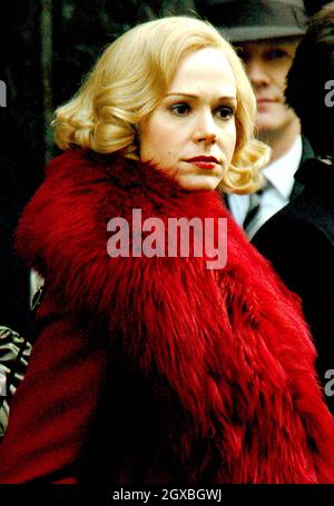 Frances O'Connor und Sam Rockwell am Set von 'Picadilly Jim in London. Stockfoto