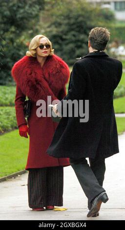 Frances O'Connor und Sam Rockwell am Set von 'Picadilly Jim in London. Stockfoto