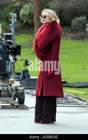 Frances O'Connor und Sam Rockwell am Set von 'Picadilly Jim in London. Stockfoto