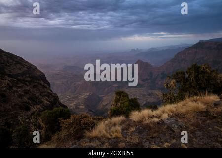 Simien Mountains - schöne einzigartige Berglandschaft aus Nord-äthiopischen Hochland, Äthiopien. Stockfoto