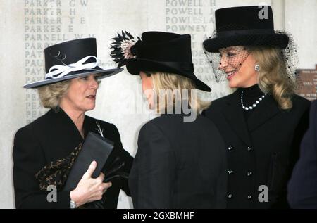 Camilla, Herzogin von Cornwall, Sophie, Gräfin von Wessex und Prinzessin Michael von Kent nehmen am 9. März 2006 an der zweiten Gedenkfeier für Lord Lichfield in der Guards Chapel in London Teil. Anwar Hussein/allactiondigital.com Stockfoto