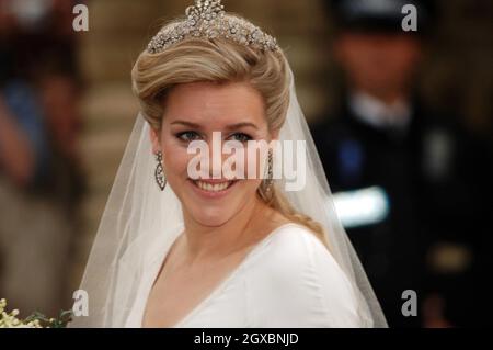 Laura Parker Bowles kommt in der St. Cyriac's Church an. Stockfoto