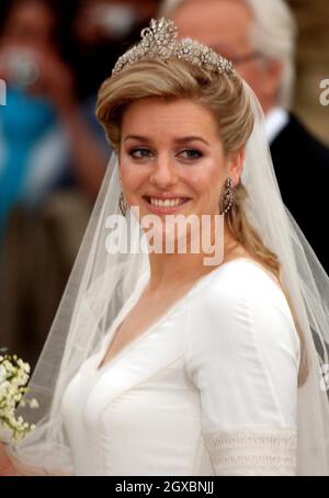 Laura Parker Bowles kommt in der St. Cyriac's Church an. Stockfoto