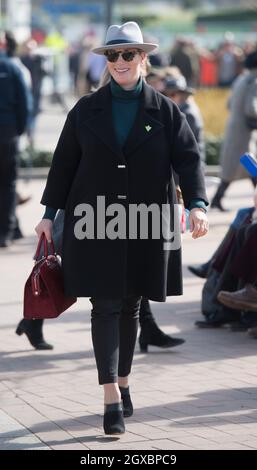 Zara Tindall nimmt am 13. März 2018 am ersten Tag des Cheltenham Festivals auf der Rennbahn Cheltenham Teil. Stockfoto