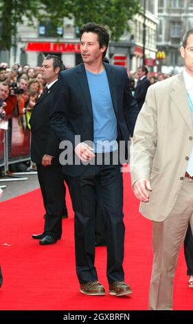19/06/2006  VUE WEST END  LONDON SANDRA BULLOCK UND KEANU REEVES BEI DER EUROPA-PREMIERE VON 'THE LAKE HOUSE' Â© CLAUDE HALLER/EMPICS Stockfoto