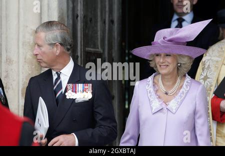 Prinz Charles, Prinz von Wales und Camilla, Herzogin von Cornwall verlassen. Stockfoto