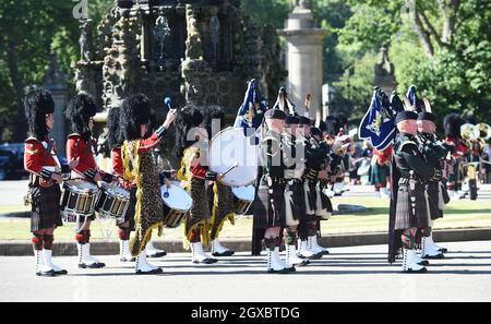 Balaklava Company, The Argyll and Sunderland Highlanders, 5. Bataillon das Royal Regiment of Scotland nimmt am 2. Juli 2018 an der Zeremonie der Schlüssel im Holyroodhouse Teil, wo der Königin symbolisch die Schlüssel für die Stadt Edinburgh vom Lord Provost angeboten werden. Stockfoto