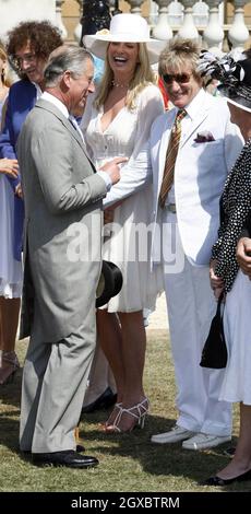 Prinz Charles, Prinz von Wales, trifft Rod Stewart und Penny Lancaster. Stockfoto