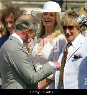 Prinz Charles, Prinz von Wales, trifft Rod Stewart und Penny Lancaster. Stockfoto