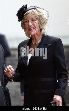 Annabel Elliott, die Schwester von Camilla, Herzogin von Cornwall, kommt am 11. September 2006 in der St. Paul's Church in Knightsbridge zu einem Gedenkgottesdienst für ihren Vater, Major Bruce Shand, in London an. Anwar Hussein/EMPICS Entertainment Stockfoto