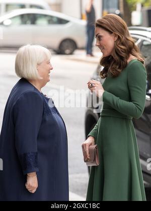 Catherine, Herzogin von Cambridge, Patronin des Anna Freud National Center for Children and Families, in einem smaragdgrünen Kleid von Emilia Wickstead, eröffnet am 1. Mai 2019 offiziell das neue Centre of Excellence in London. Stockfoto