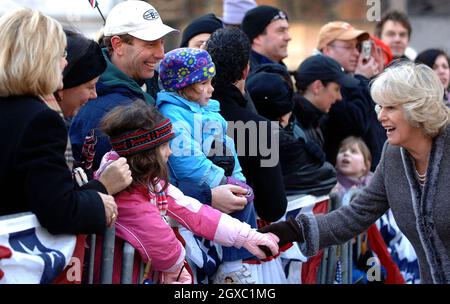 Camilla, Herzogin von Cornwall, trifft die Öffentlichkeit, als sie am 27. Januar 2007 bei einem Besuch in Philadelphia in der Independence Hall eintrifft. Anwar Hussein/EMPICS Entertainment Stockfoto