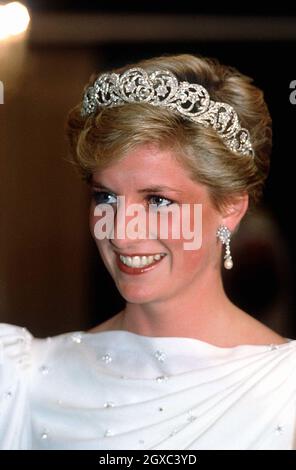 Diana, Prinzessin von Wales, trägt eine Tiara bei einem Besuch in Bahrain im November 1986. Stockfoto