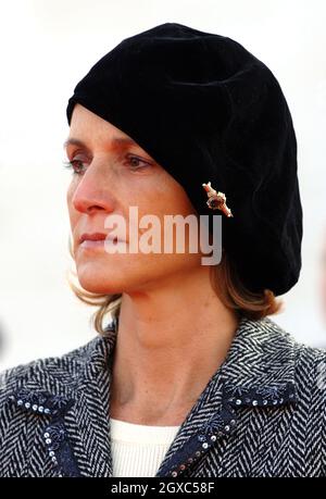 Marie-Laure de Villepin, Ehefrau des französischen Premierministers Dominique de Villepin, hat Tränen in den Augen, als sie an einer Zeremonie anlässlich des 90. Jahrestages der Schlacht von Vimy Ridge teilnimmt, bei der am 9. April 2007 in Nordfrankreich mehr als 3,500 kanadische Truppen getötet wurden. Stockfoto