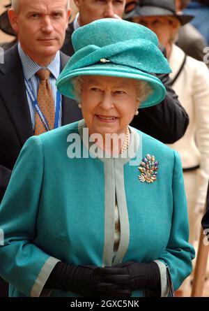 Königin Elizabeth II. Besucht am 4. Mai 2007 die Siedlung Jamestown in Virginia. Dies ist der zweite Tag eines sechstägigen Staatsbesuchs der Vereinigten Staaten zum Gedenken an den 400. Jahrestag der Siedlung von Jamestown. Stockfoto