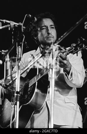 Der amerikanische Singer-Songwriter Bob Dylan auf der Bühne des Isle of Wight Festivals am 31. August 1969. Stockfoto