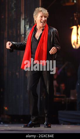 Rod Stewart tritt beim Konzert für Diana, Wembley Stadium, London, auf. Stockfoto