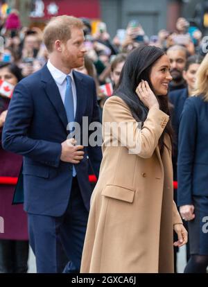 Die Herzogin von Sussex trägt einen Reiss Kamelmantel und der Herzog von Sussex besuchen am 07. Januar 2020 das Canada House in London. Stockfoto