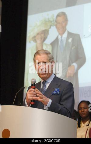 Prinz Charles, Prinz von Wales, hält eine Rede während eines Besuchs in der Jesus House Church in Brent Cross, London, um das Werk der Kirchen mit schwarzer Mehrheit zu feiern. Stockfoto