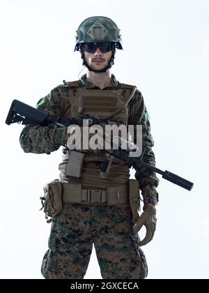 American Marine Corps Special Operations Soldat mit Feuer arm Waffe und schützenden Armee taktische Ausrüstung Kleidung Studio Schuß auf weißen backgro isoliert Stockfoto