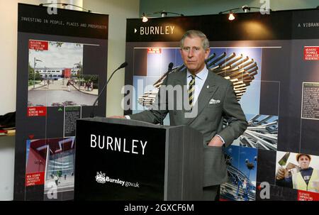 Prinz Charles, Prinz von Wales, hält eine Rede, nachdem er einen Workshop zum Thema „Business in the Community“ im Lancashire Digital Technology Center in Burnley eröffnet hat. Stockfoto