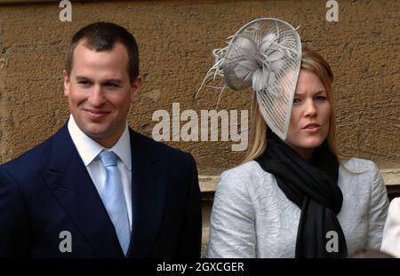 Peter Phillips und der Verlobte Autumn Kelly verlassen die St. George's Chapel im Schloss Windsor nach dem Osterdienst. Stockfoto