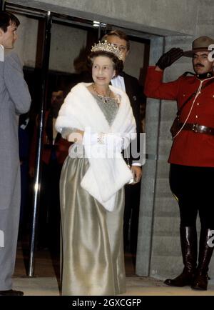 Königin Elizabeth II. Besucht während ihrer Royal Tour of Canada im September 1984 ein Bankett in Toronto. Stockfoto