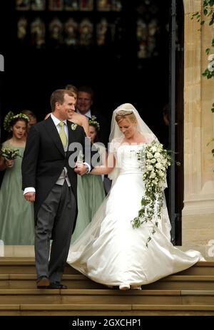 Peter Phillips und Autumn Kelly verlassen die St. George's Chapel nach ihrer Hochzeitszeremonie im Windor Castle, Windsor. Stockfoto