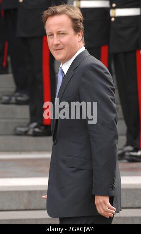 Der konservative Führer David Cameron trifft am 10. September 2008 in London, England, beim britischen Gedenkdienst für nordirische Operationen in der St. Paul's Catherderal ein. Stockfoto