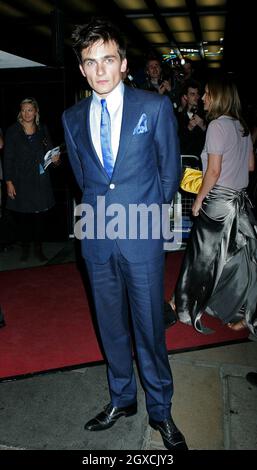 Rupert Friend nimmt an der Weltpremiere von „Anatomy of A Scandal“ auf