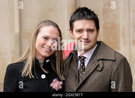 Tom Chambers und seine Frau kommen bei den Children of Courage Awards 2008 der Women's Own in der Wesminster Abbey im Zentrum von London an. Stockfoto