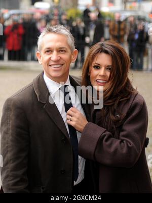 Gary Lineker und Danielle Bux kommen bei den Children of Courage Awards 2008 der Woman's Own in der Wesminster Abbey im Zentrum von London an. Stockfoto