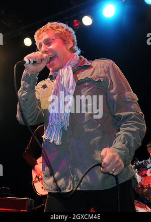 Roger Daltrey von The Who gibt gemeinsam mit Pete Doherty von Babyshambles ein Konzert für den Teenage Cancer Trust an der Carling Bristol Academy. Stockfoto