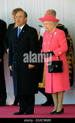 Die Königin und der Präsident von Mexiko, Herr Präsident, Herr Präsident, Herr Präsident, Herr Präsident, Herr Präsident, bei einem offiziellen Besuch des mexikanischen Staates auf der Horse Guards in London, England. Stockfoto