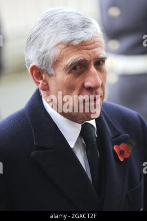 Jack Straw kommt zu einem besonderen Gottesdienst zum Gedenken an den Tod der Generation der Kämpfer aus dem Ersten Weltkrieg in Westminster Abbey am 11. November 2009 in London, England. Stockfoto