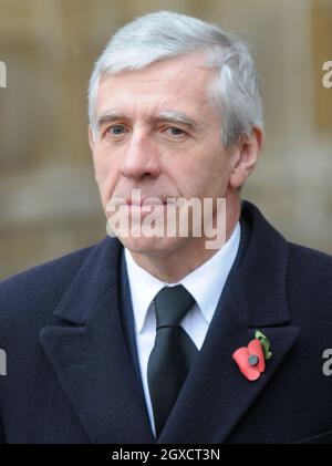 Jack Straw nimmt an einem besonderen Gottesdienst zum Gedenken an den Tod der Generation von Kämpfern aus dem Ersten Weltkrieg in Westminster Abbey am 11. November 2009 in London, England, Teil. Stockfoto