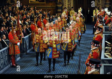 Königin Elizabeth II. Und Prinz Philip, Herzog von Edinburgh, nehmen an der Eröffnung des Parlaments Teil Stockfoto