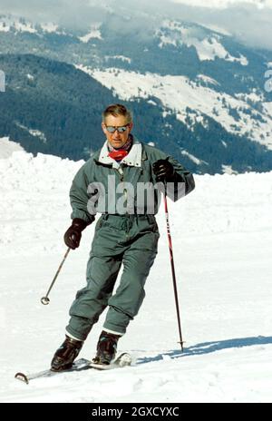 Prinz Charles, Prinz von Wales, Skifahren im Urlaub in Klosters, Schweiz Stockfoto