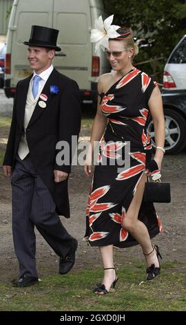 Foto von Zara Phillips und dem ehemaligen Verlobten Richard Johnson. Die Enkelin der Königin, Zara Phillips, hat sich mit dem langjährigen Freund Mike Tindall verlobt, sagte Buckingham Palace heute, 21. Dezember 2010. Zara Phillips und ihr Freund Richard Johnson bei Royal Ascot am 17. Juni 2003. Stockfoto