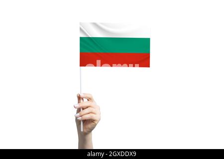 Schöne weibliche Hand hält Bulgarien Flagge, isoliert auf weißem Hintergrund. Stockfoto