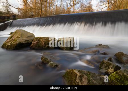 Wasserfall des Sulzbaches in der Nähe von Lindlar, Bergisches Land, Deutschland Stockfoto